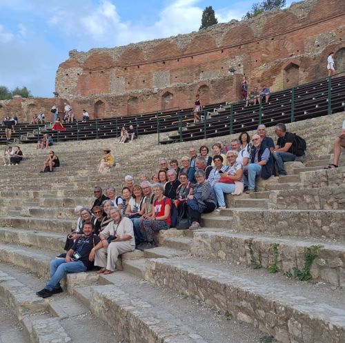 Le-groupe-Aroc-dans-les-arenes-de-Taormine (1)